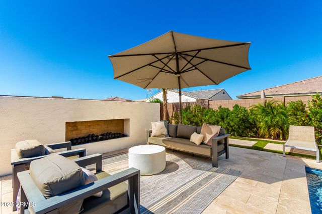 2570 E THORNTON Court, Gilbert, AZ 85297