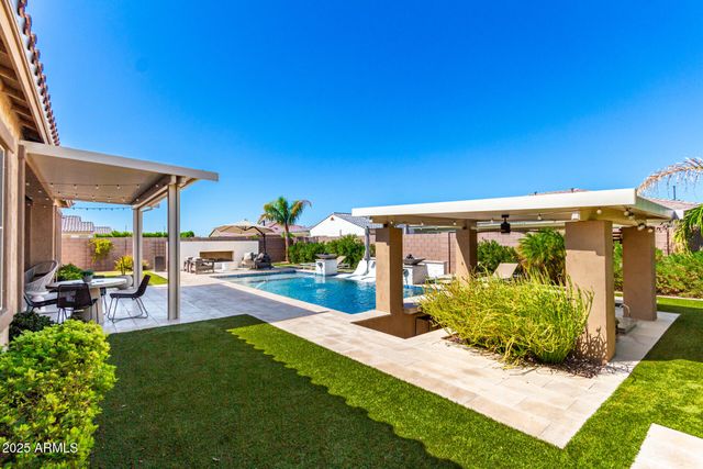 2570 E THORNTON Court, Gilbert, AZ 85297