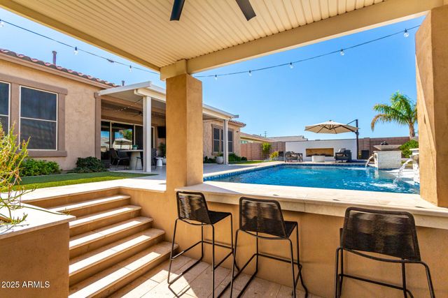 2570 E THORNTON Court, Gilbert, AZ 85297