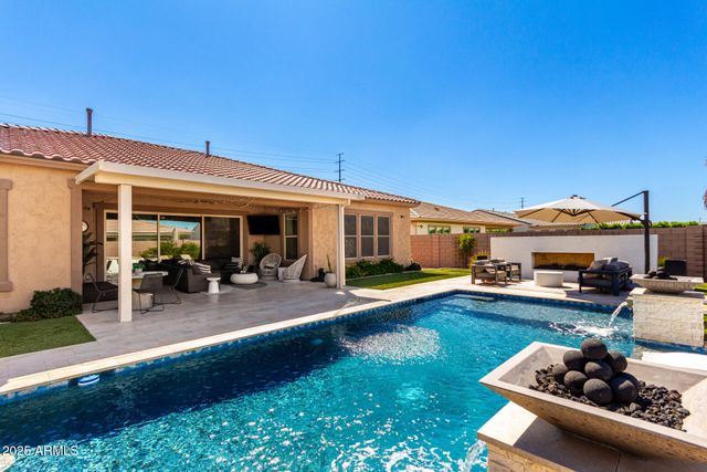 2570 E THORNTON Court, Gilbert, AZ 85297