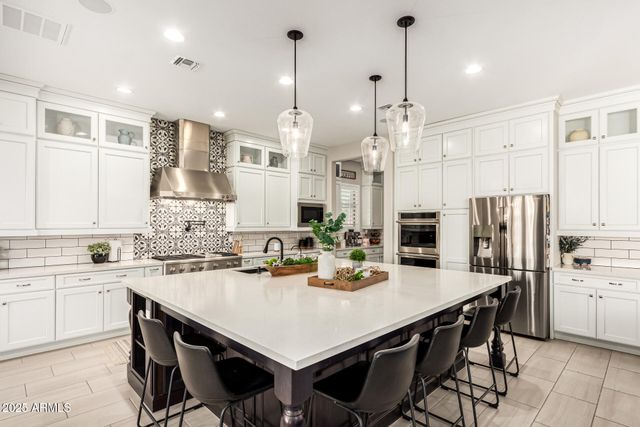 2570 E THORNTON Court, Gilbert, AZ 85297