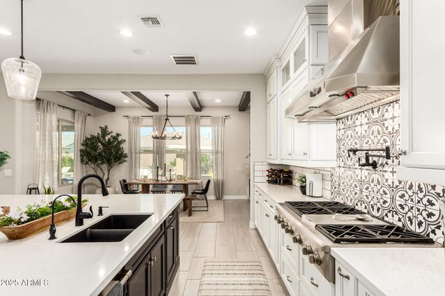 2570 E THORNTON Court, Gilbert, AZ 85297