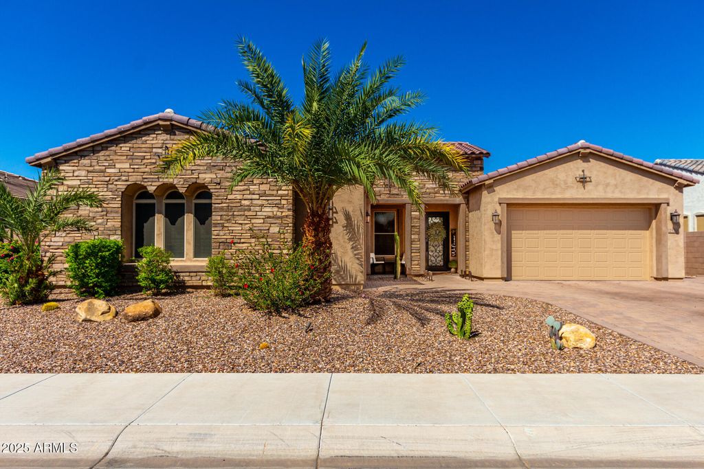 2570 E THORNTON Court, Gilbert, AZ 85297