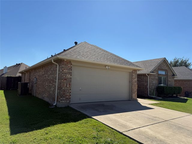 963 Redfish Drive, Burleson, TX 76028