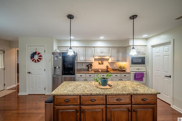 211 Larkspur Lane, Paducah, KY 42003