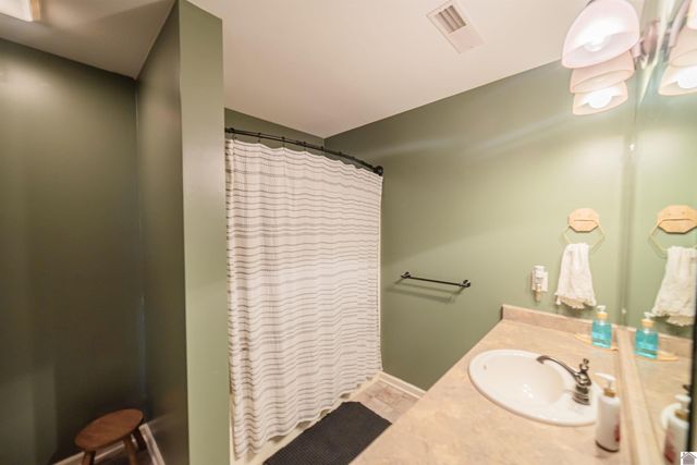 211 Larkspur Lane, Paducah, KY 42003