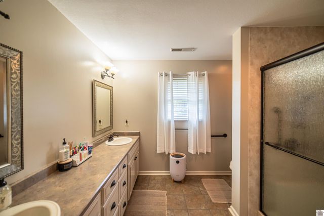 211 Larkspur Lane, Paducah, KY 42003