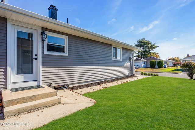 17 Palmetto Point Street, Toms River, NJ 08757