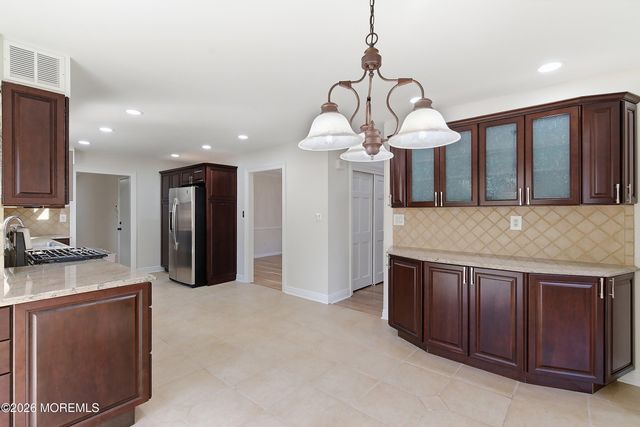 7 Shire Way, Middletown, NJ 07748