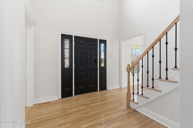 7 Shire Way, Middletown, NJ 07748