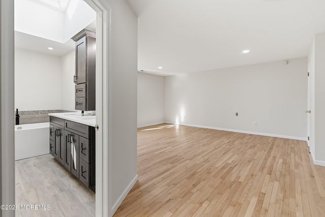 7 Shire Way, Middletown, NJ 07748