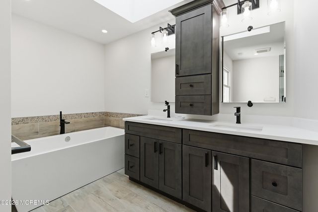 7 Shire Way, Middletown, NJ 07748