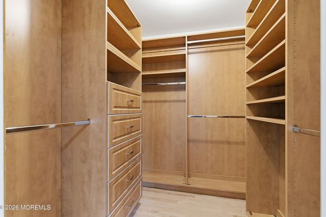 7 Shire Way, Middletown, NJ 07748