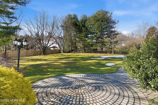 7 Shire Way, Middletown, NJ 07748