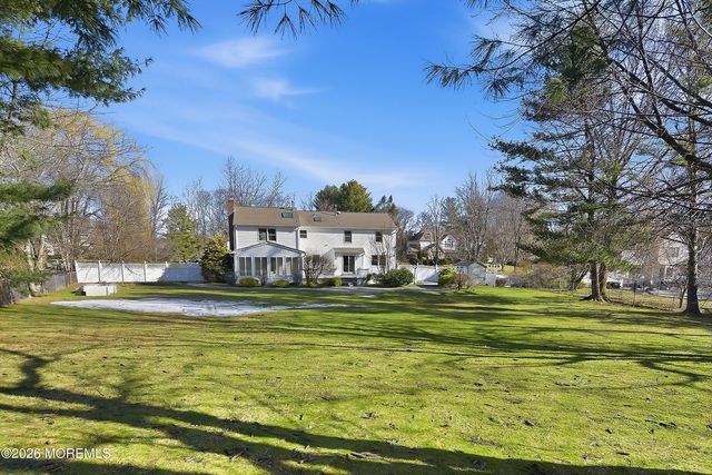 7 Shire Way, Middletown, NJ 07748