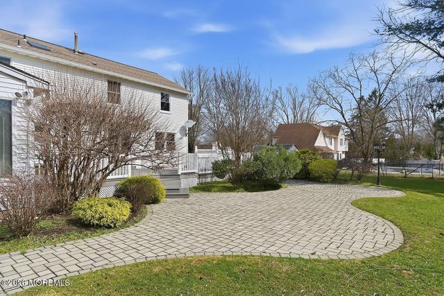 7 Shire Way, Middletown, NJ 07748