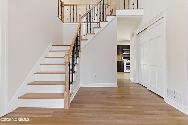 7 Shire Way, Middletown, NJ 07748