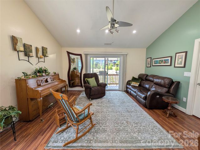 65 Foxden Drive 201, Fletcher, NC 28732