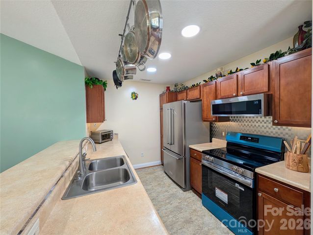 65 Foxden Drive 201, Fletcher, NC 28732