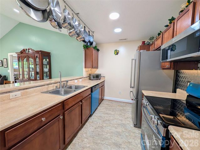 65 Foxden Drive 201, Fletcher, NC 28732