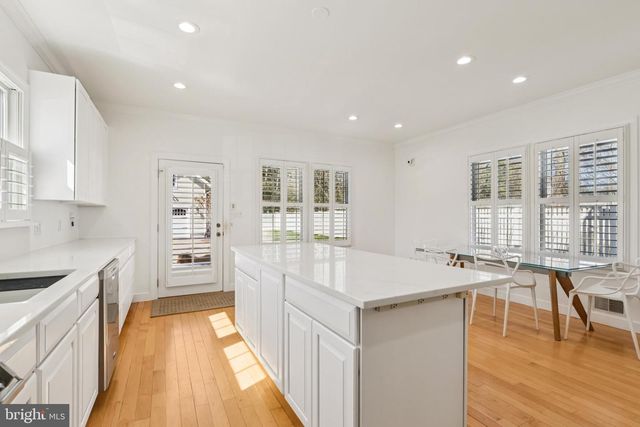 228 S MAIN ST, Pennington, NJ 08534