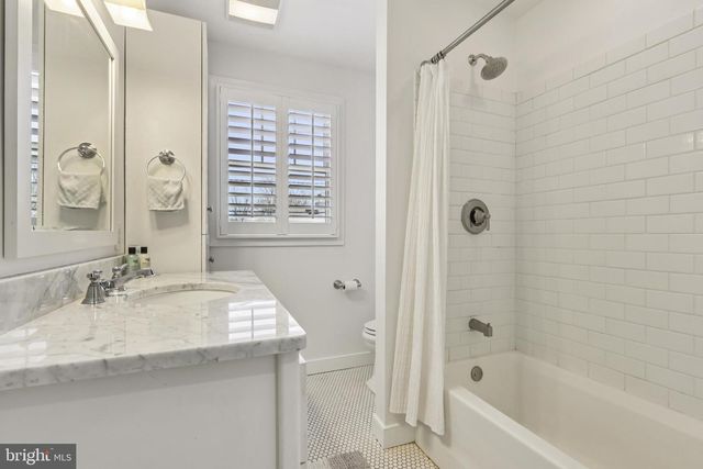 228 S MAIN ST, Pennington, NJ 08534