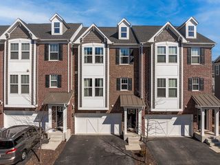 906 Coletta Circle, Naperville, IL 60563