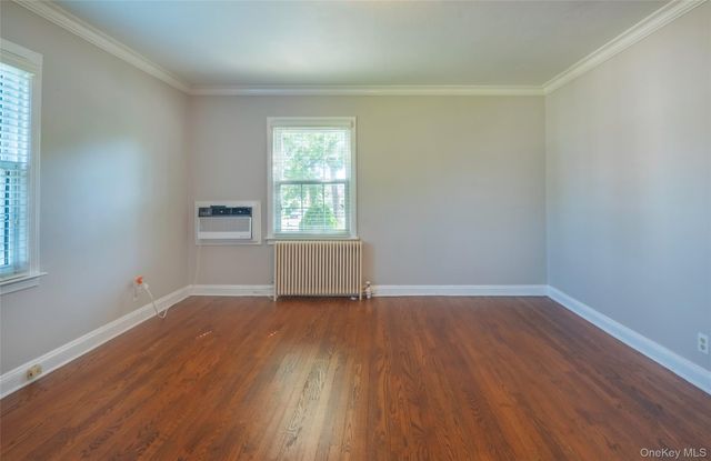 172 Hillside Avenue, Manhasset, NY 11030