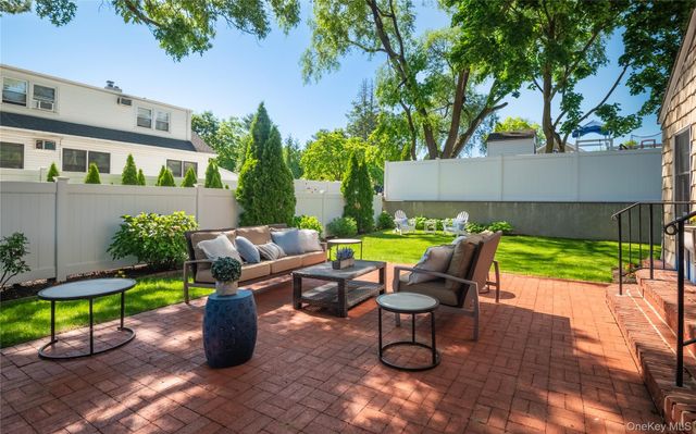 172 Hillside Avenue, Manhasset, NY 11030
