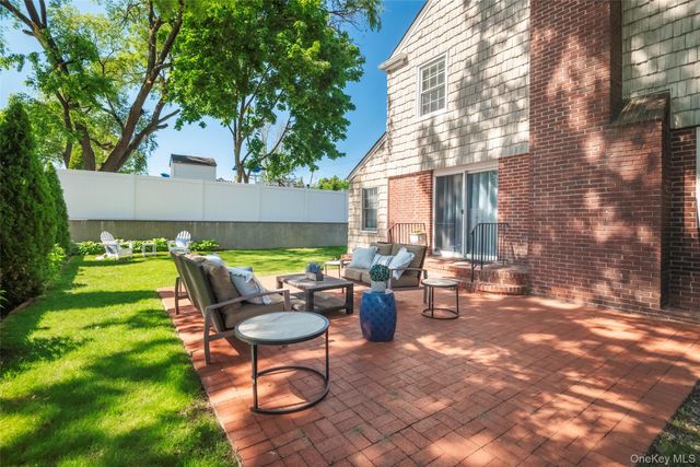 172 Hillside Avenue, Manhasset, NY 11030