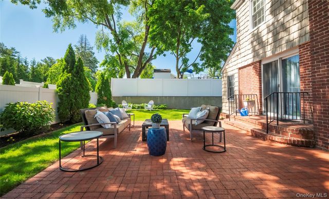 172 Hillside Avenue, Manhasset, NY 11030