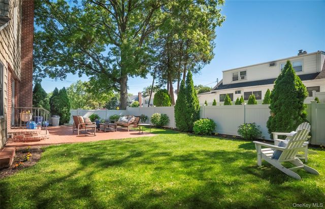 172 Hillside Avenue, Manhasset, NY 11030