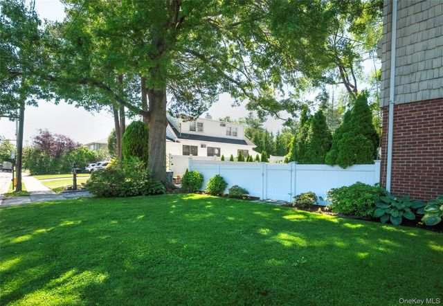 172 Hillside Avenue, Manhasset, NY 11030