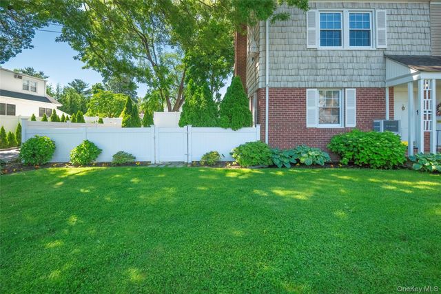 172 Hillside Avenue, Manhasset, NY 11030