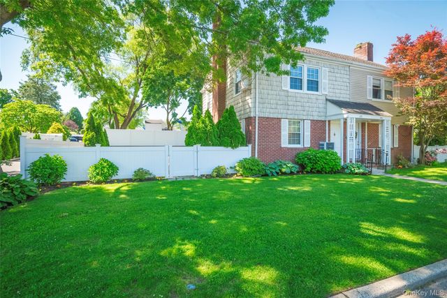 172 Hillside Avenue, Manhasset, NY 11030