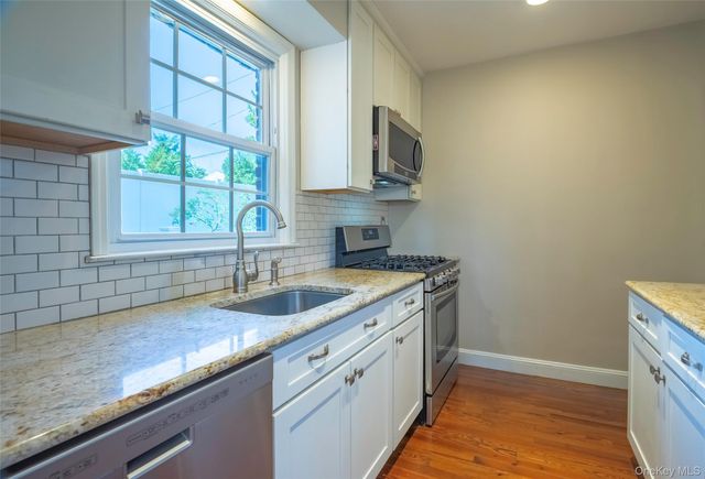 172 Hillside Avenue, Manhasset, NY 11030