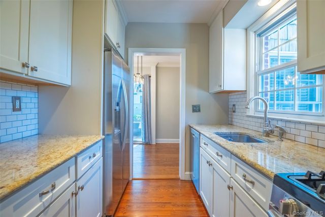 172 Hillside Avenue, Manhasset, NY 11030