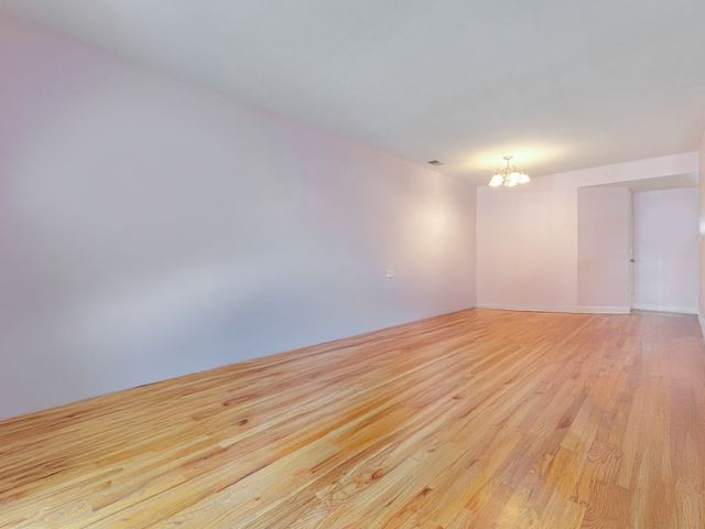 615 Quincy Bridge Lane 201, Glenview, IL 60025