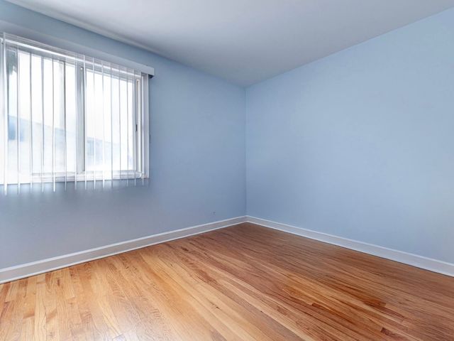 615 Quincy Bridge Lane 201, Glenview, IL 60025