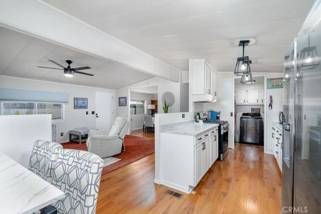 1300 W Menlo 155, Hemet, CA 92543