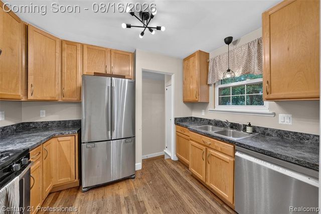 310 W Chesterfield Street, Ferndale, MI 48220
