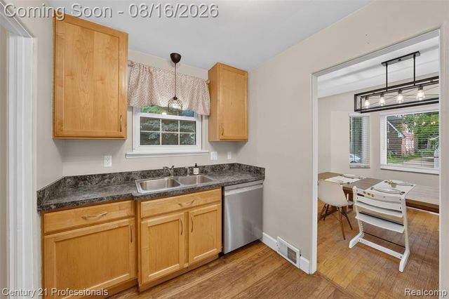 310 W Chesterfield Street, Ferndale, MI 48220