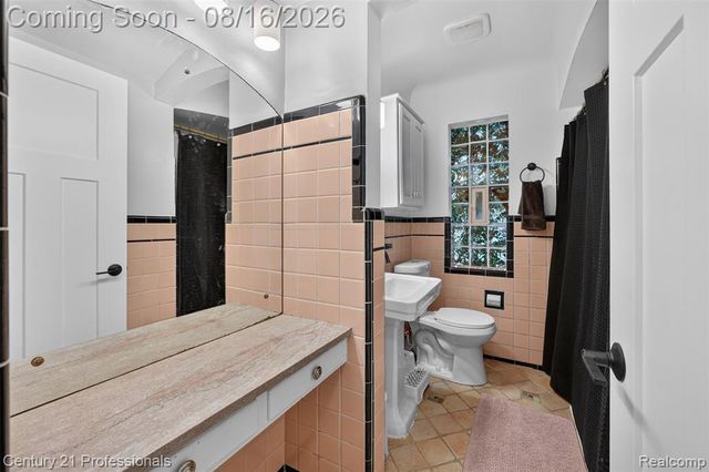 310 W Chesterfield Street, Ferndale, MI 48220