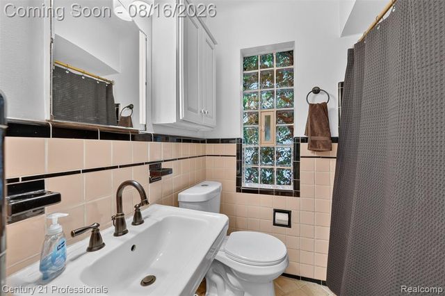 310 W Chesterfield Street, Ferndale, MI 48220