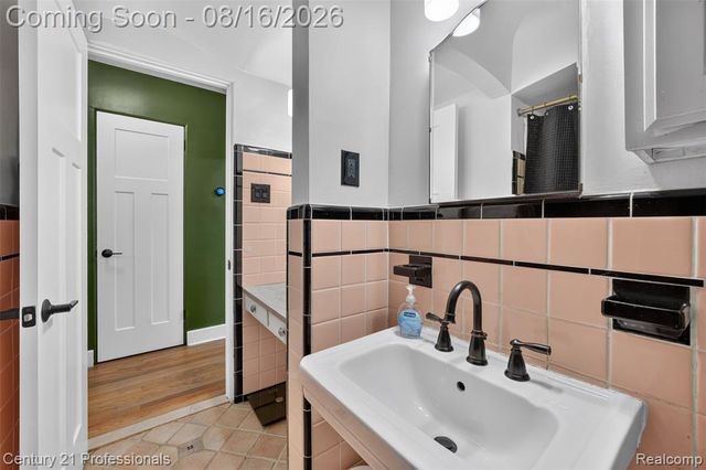 310 W Chesterfield Street, Ferndale, MI 48220