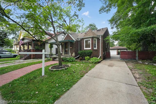 310 W Chesterfield Street, Ferndale, MI 48220