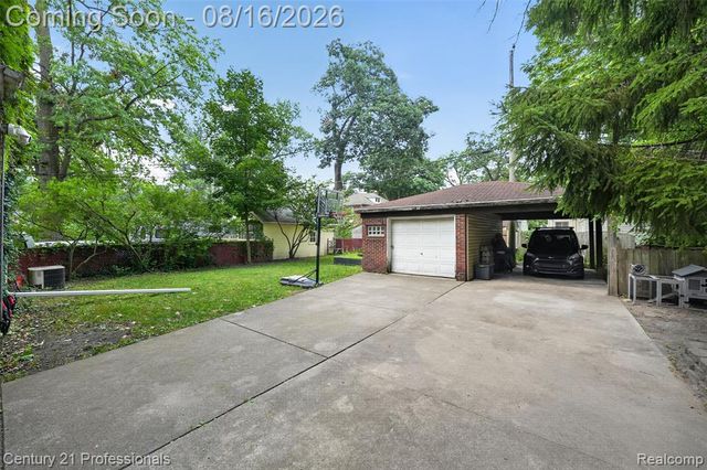 310 W Chesterfield Street, Ferndale, MI 48220