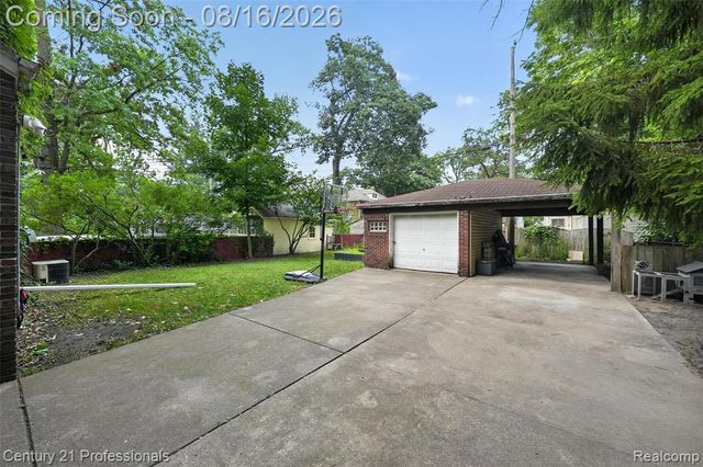 310 W Chesterfield Street, Ferndale, MI 48220