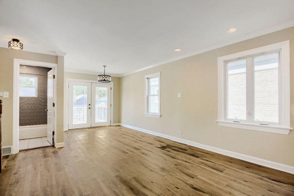11012 S Springfield Avenue, Chicago, IL 60655 — photo 2