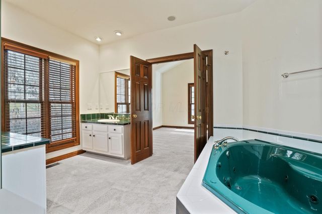 450 Shale Ridge Court, Powell, OH 43065